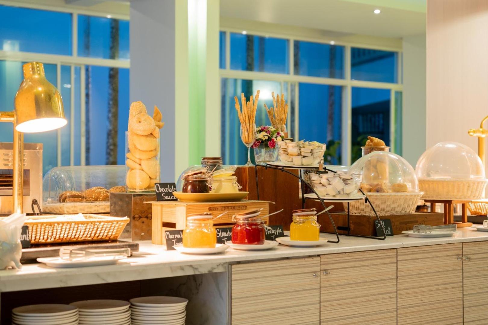 The Briza Beach Resort, Khao Lak Sha Extra Plus Bagian luar foto